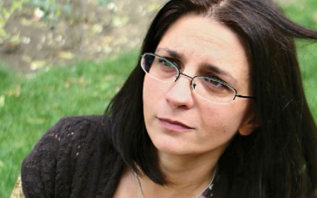 „La greu, doar eu îmi sunt adevăratul aliat” – Interviu cu scriitoarea și conferențiarul universitar Simona Popescu