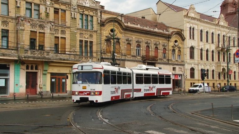 Tramtur a plecat în circuit pentru a prezenta orașul și altfel