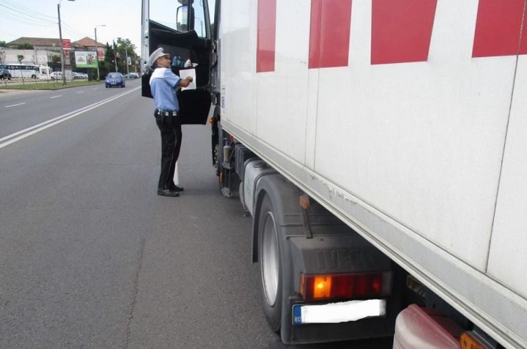 Zeci de șoferi de camioane, amendați pe străzile Timișoarei
