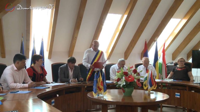 10 personalități au primit Diplomă de Excelență în cadrul ședinței festive a Consiliului Local Dumbrăvița
