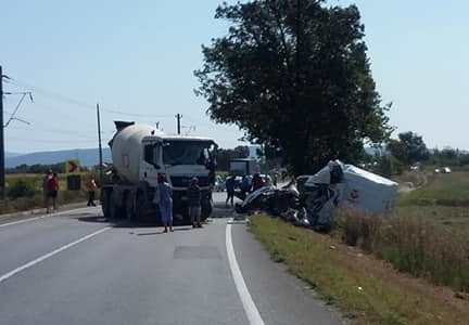 Accident mortal pe DN7. Coliziune frontală între un microbuz și o autoutilitară