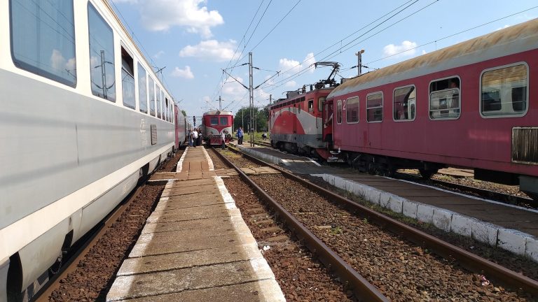 Trenul Timișoara-București s-a „topit” în gara Lugoj! Călătorii au înfruntat căldura insuportabilă Foto-Video
