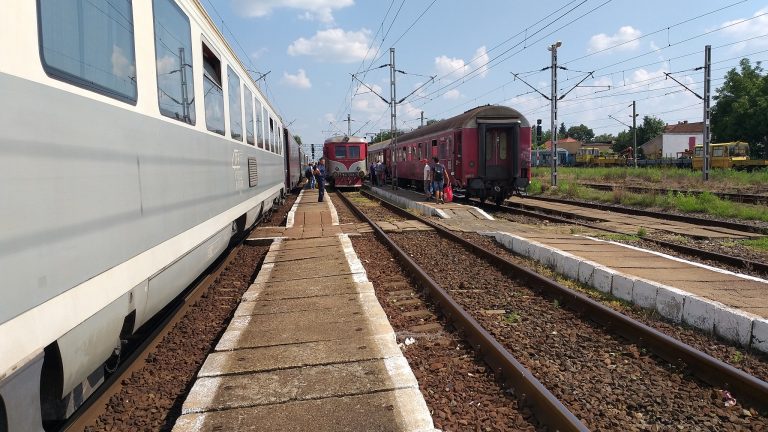 Controlorul trenului București-Târgoviște, uitat pe peron VIDEO