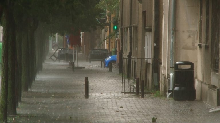 Cod portocaliu de vijelii și grindină în vestul țării