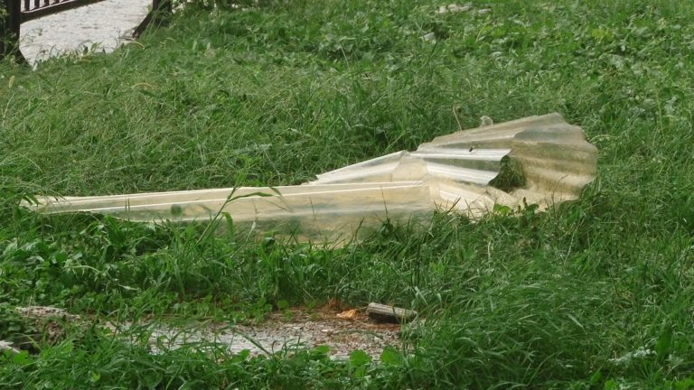 Tornadă la Craiva. O femeie a ajuns la spital VIDEO