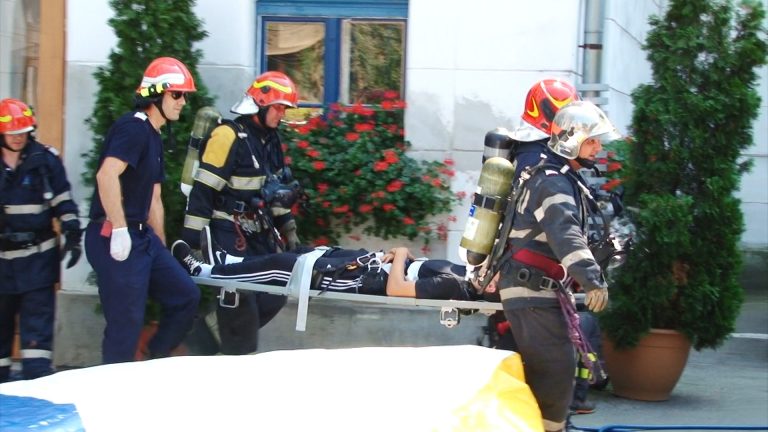 Pompierii au salvat Primăria de un foc invizibil și inexistent Foto – Video