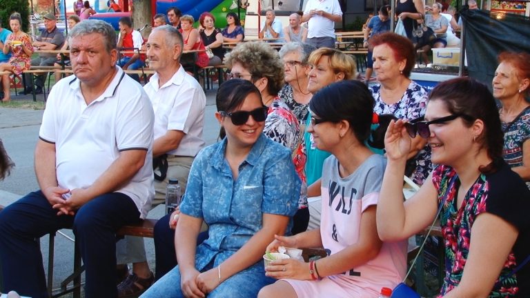 Cântec, joc şi voie bună la Dumbrăviţa, de zilele comunei. Foto-Video