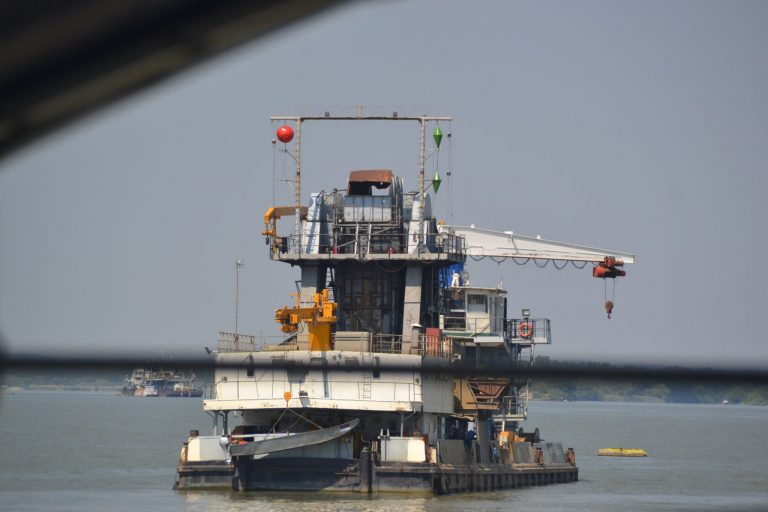 Trei călători răniți într-o croazieră pe Dunăre! Vasul a lovit un cargo