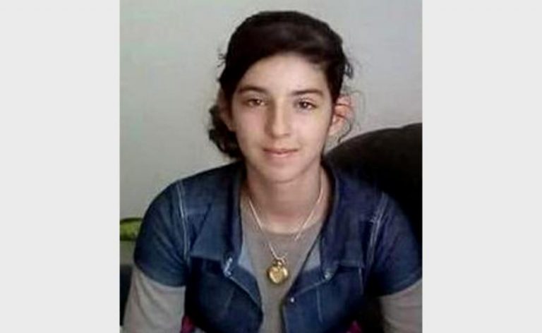 Polițiștii sunt în alertă! Adolescenta din vestul țării care și-a înjunghiat bunica a dispărut fără urmă