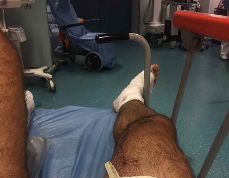 Hunedoreanul rănit în timpul protestului diasporei, din capitală, infectat cu ”clostridium difficile”