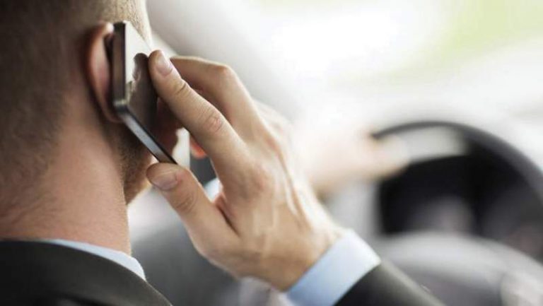 Utilizatorii de telefoane mobile pot deveni datori vânduți! Ce necazuri financiare îi pot afecta