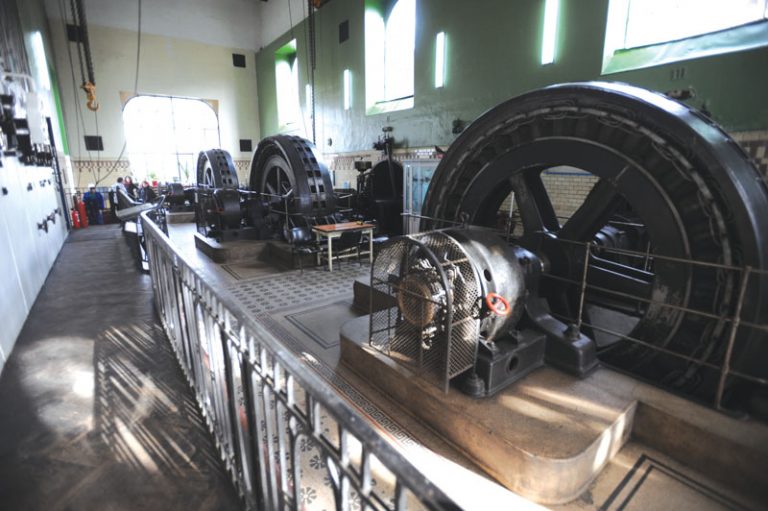 „Turbina”, uzina electrică veche de peste un secol, nu vrea să se oprească nici azi