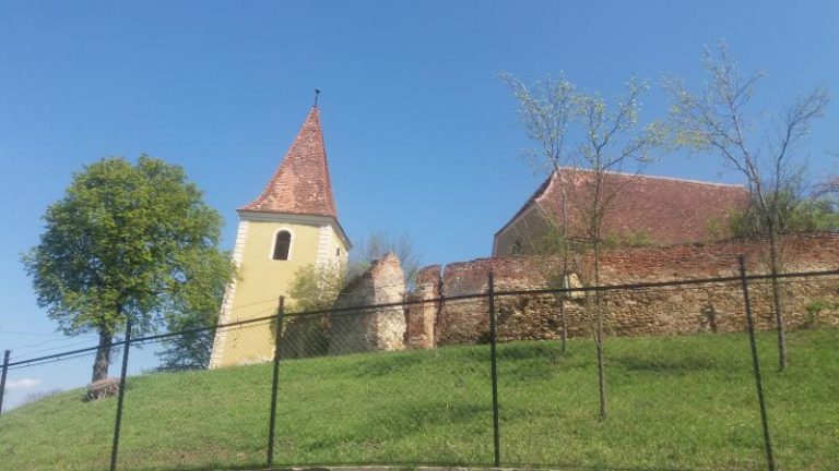 Nu numai italienii au turnul lor înclinat. Există unul și în inima Transilvaniei