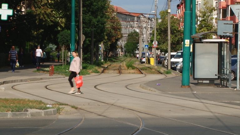 Circulația tramvaiului 2 oprită în Calea Șagului
