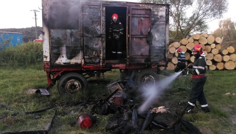 Incendiu la un gater din Caraş – Severin. Foto