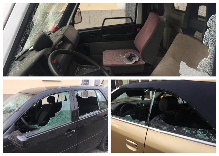 Scandal și bătaie între două clanuri de romi din Lugoj. Trei mașini au fost distruse!