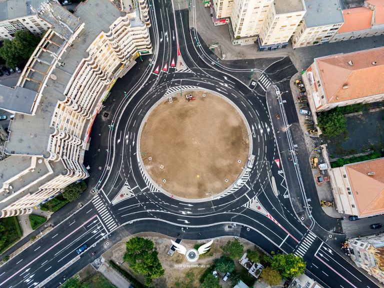 Teste pe șoferii din Timișoara, în noul sens giratoriu din Piața Mărăști