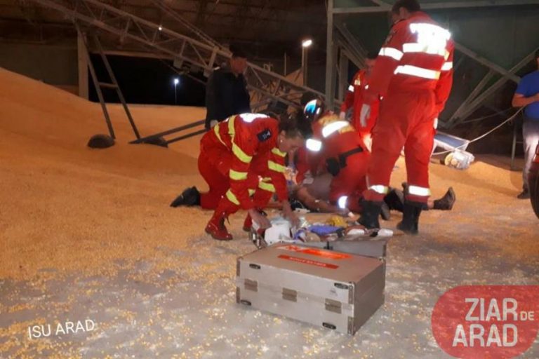 Incident grav în vestul țării! Bărbat îngropat sub porumb