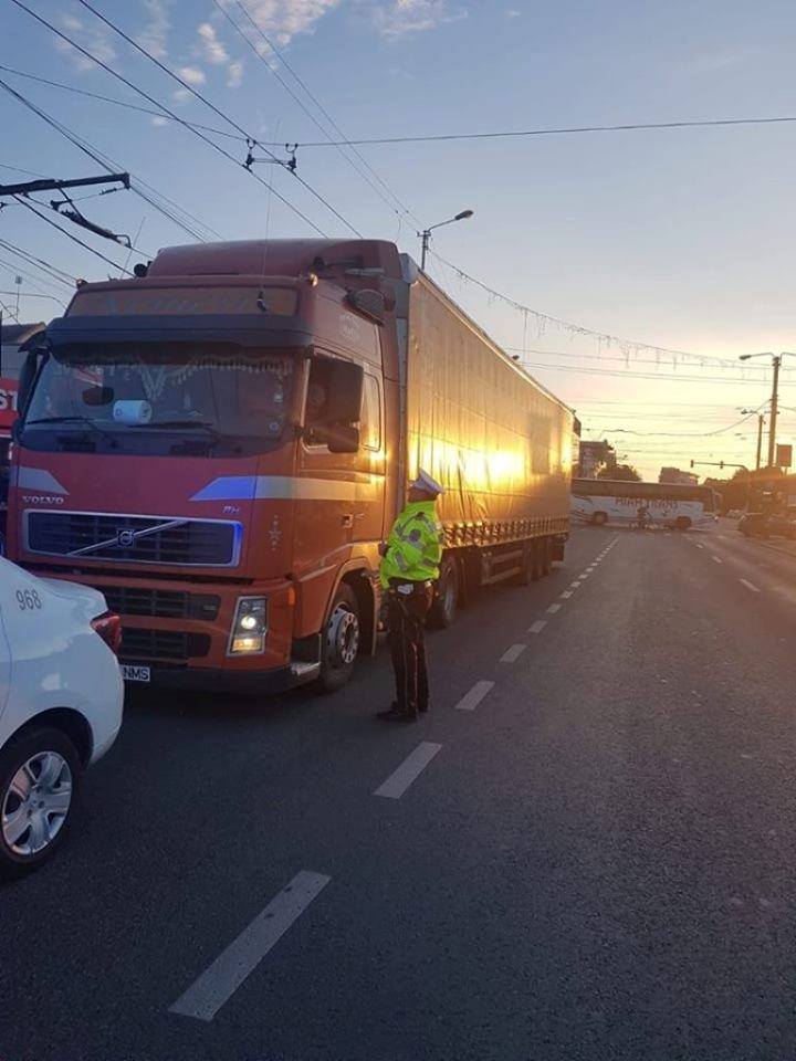 Zeci de TIR-uri în Timișoara! Află ce amenzi au primit șoferii lor