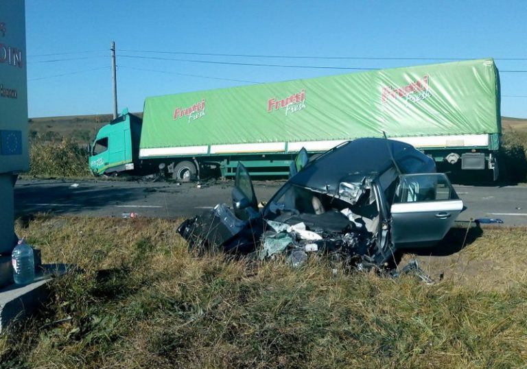 Grav accident de circulație cu trei victime! Care este starea acestora