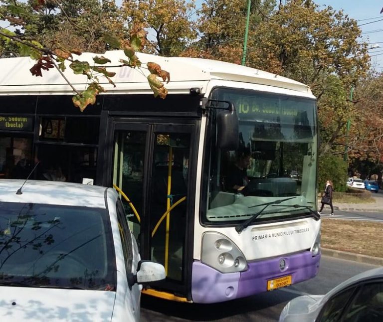 Călătorie de coșmar pentru mai mulți timișoreni! Au rămas blocați în troleibuz