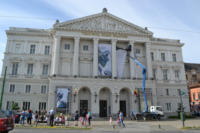 Clădire superbă, reabilitată pe fonduri europene într-un oraș din vestul țării!