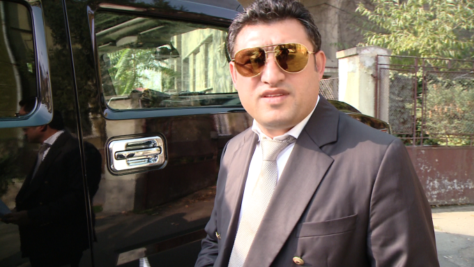 ANAF îl execută silit pe unul dintre cei mai bogați romi din Timișoara. Două apartamente, la vânzare