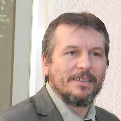 „Poezia nu poate să stea doar între file” – Interviu cu scriitorul Liviu Mățăoanu