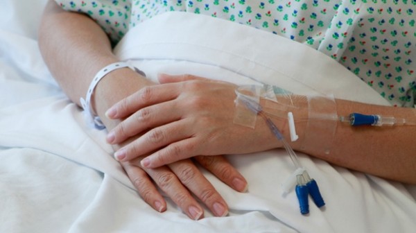 O maternitate din vestul țării, obligată să-i plătească 50.000 de euro unei mămici infectate cu stafilococ hemolitic