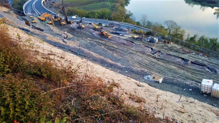 Pro Infrastructură: Niciun foraj geotehnic pe dealul prăbușit de pe A1