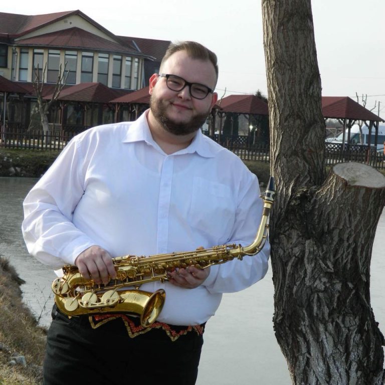 Un saxofonist din vestul țării a murit subit la doar 26 de ani