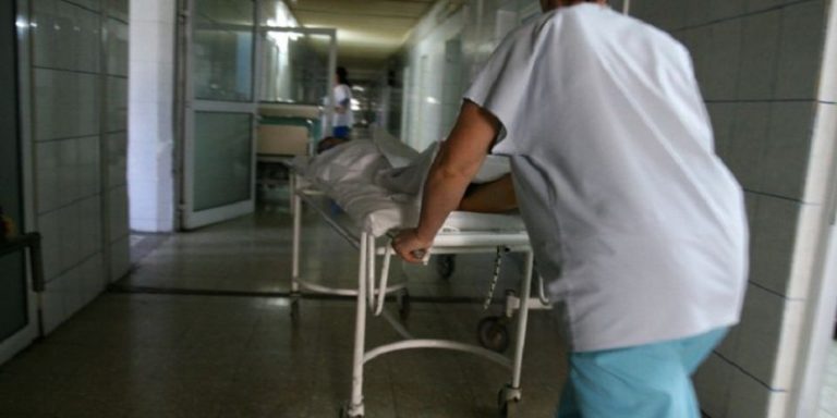 Dramă în spital! O asistentă a căzut secerată în timpul gărzii de noapte