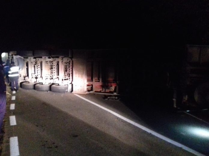 tir-rasturnat-goruia-lemne-4