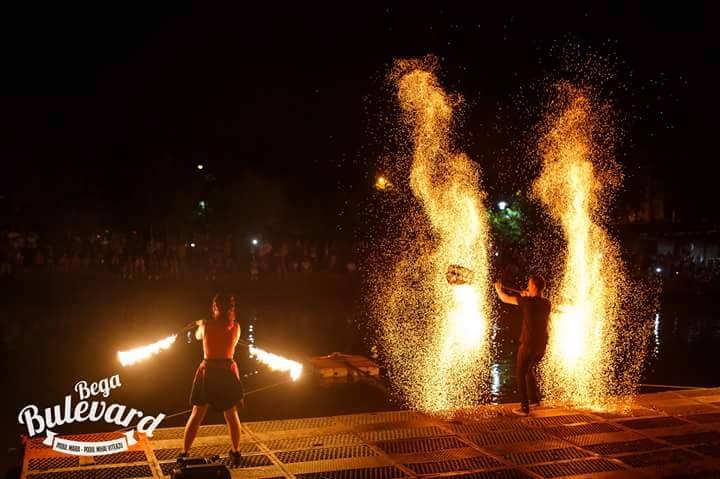 Piața Libertății va arde prin jonglerii: spectacol incendiar de foc și lumină