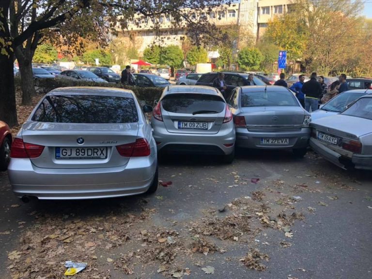 Mașini avariate după un accident în zona stadionului, la Timișoara