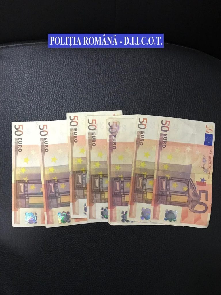 Trafic cu valută contrafăcută, în Timiș! Indivizii care plasau EURO falși pe piață, săltați de DIICOT