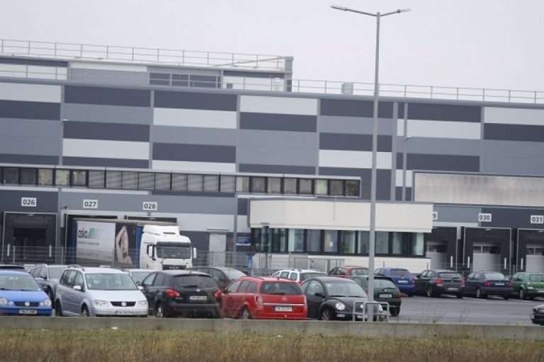 Furau de la locul de muncă. Angajați ai unui supermarket din Timiș, mână în mână cu paznicii!