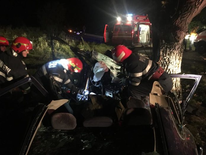 Accident groaznic în vestul țării. A murit în cabina TIR-ului care a fost târâtă pe asfalt 100 de metri