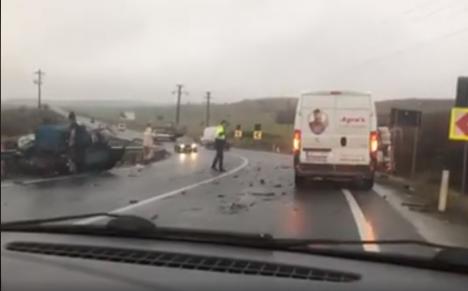 Doi oameni morți și unul grav rănit, după un accident pe un drum din vestul țării