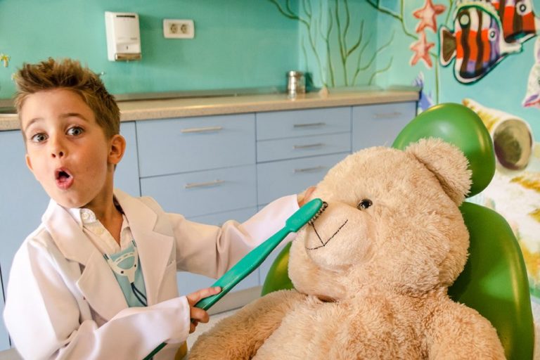 10 ani de DENT ESTET 4 KIDS, sărbătoriți cu un concurs inedit pentru copii