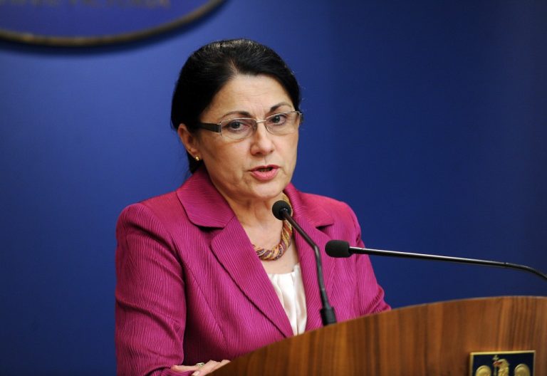 Ministrul Educației, Ecaterina Andronescu, în lacrimi, după tragedia petrecută la Hunedoara VIDEO