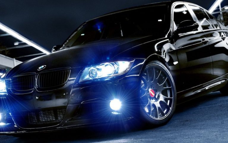 Farurile unui BMW negru l-au trimis pe un bărbat să-și ucidă soția. Crima trebuia comisă la ora 3 și 19 minute