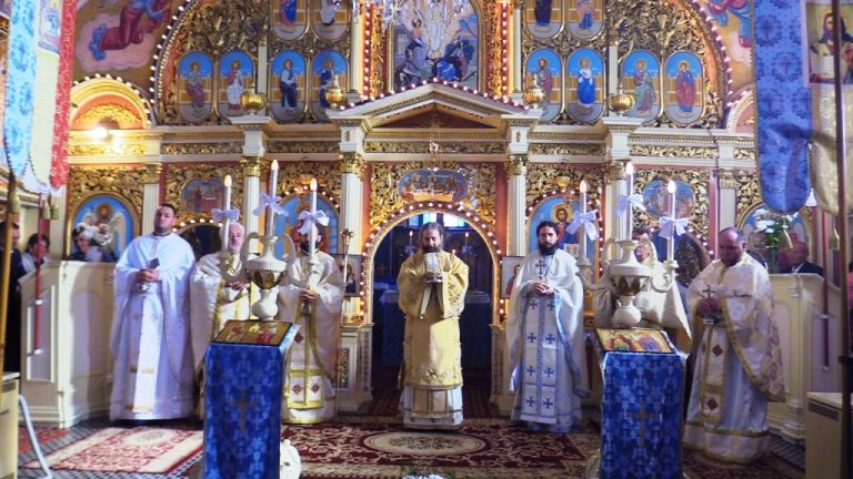 Bisericile românești din Micherechi și Chitighaz, Ungaria, și-au serbat hramul