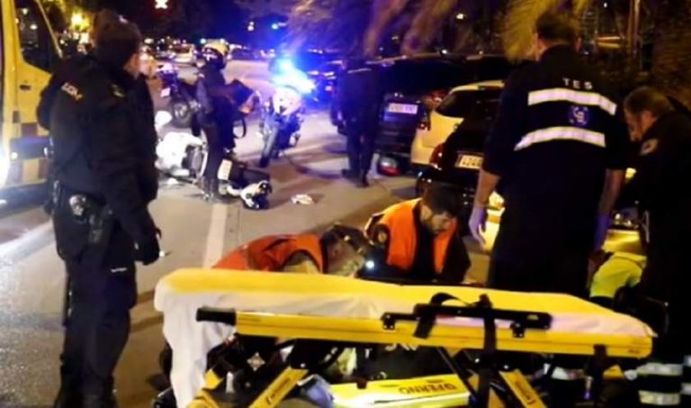 Accident groaznic! Tânără spulberată de motocicleta poliției, în comă la spital