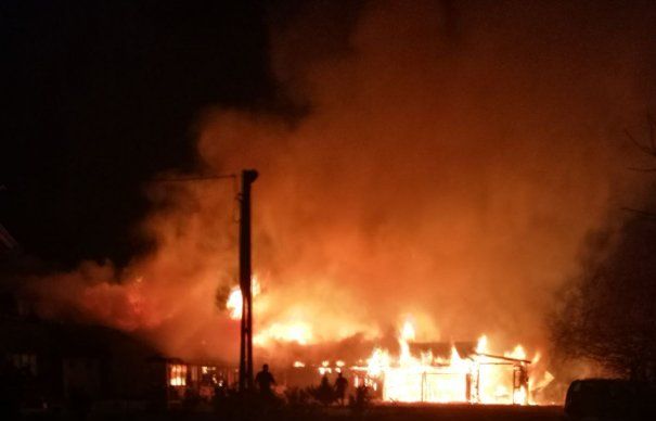 Incendiu puternic de vegetație, în apropierea unor case FOTO/VIDEO
