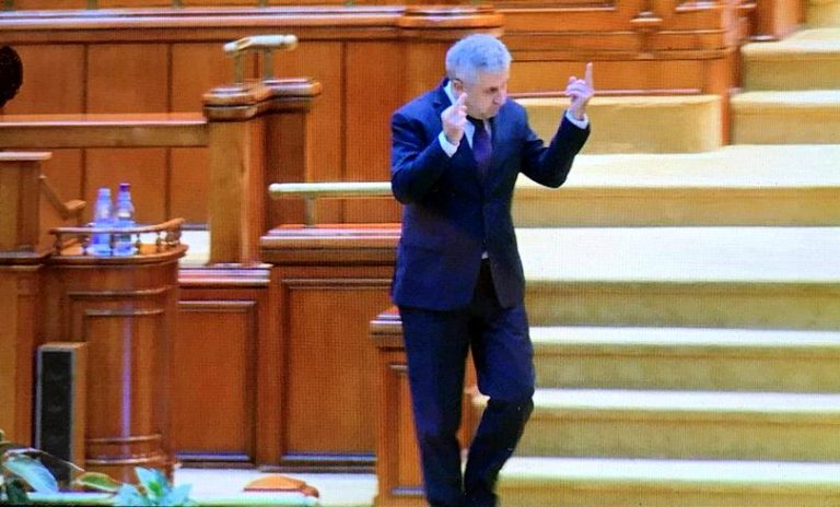 Gest obscen în Parlamentul României! Florin Iordache arată degetele mijlocii – „A fost un gest normal”