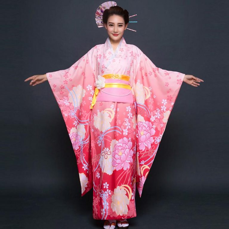 Toamnă japoneză la Biblioteca UPT | Kimonoul, vedeta unei expoziții