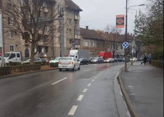 Polițiști acuzați că au lovit o tânără, pe trecerea de pietoni, la Arad! Și-au continuat apoi drumul