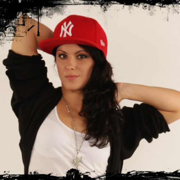 Scene dramatice la un bal al bobocilor, în vestul țării. O dansatoare a leșinat pe scenă și a murit