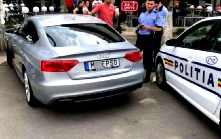 Șoferul cu celebrul număr de înmatriculare anti-PSD lovește iar! Ce scrie acum pe mașina sa